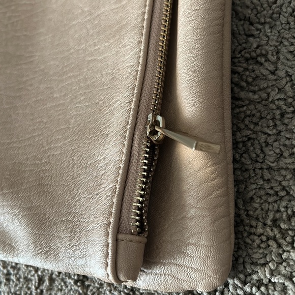 Express Clutch Purses - Picture 5 of 14